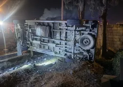 Köşk'te minibüs mezarlığa uçtu: 3 yaralı
