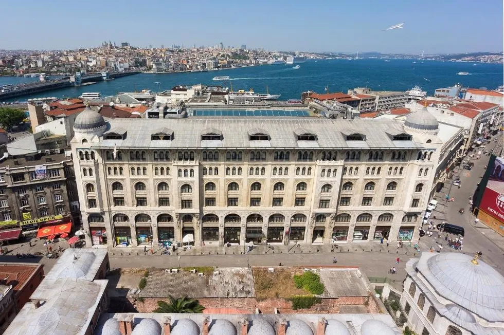 İş adamı hayatının şokunu yaşadı! Vekâlet verdiği ağabeyi ve yeğeninin 300 milyon dolarlık servetine çöktüğünü iddia etti - 3
