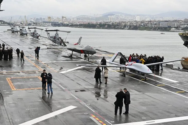 Türkiye’nin başarısı yine manşetlerde! İlk SİHA gemisi TCG Anadolu’yu böyle gördüler