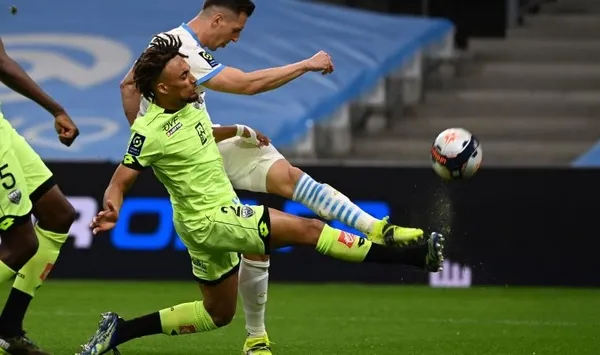 cimbom-bir-transferi-daha-resmen-duyurdu-sacha-boey-resmen-galatasarayda-1627310249682.jpg Cimbom bir transferi daha resmen duyurdu! Sacha Boey resmen Galatasaray'da - 2