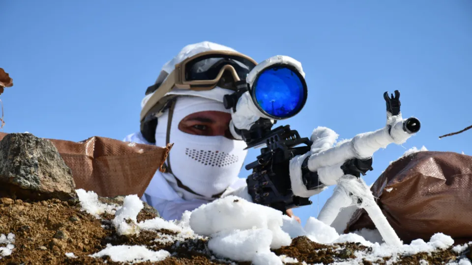 Mehmetçik Kato Dağı’nda destan yazıyor: 7 metrede vatan nöbeti! Kuş uçurtmuyorlar