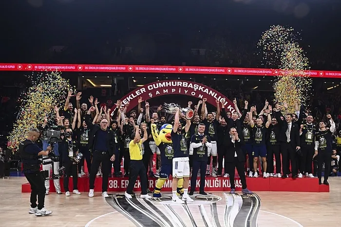 Fenerbahçe Beko 38. Erkekler Cumhurbaşkanlığı Kupası’nı kazandı! Sarı-lacivertliler 8. kez mutlu sona ulaştı