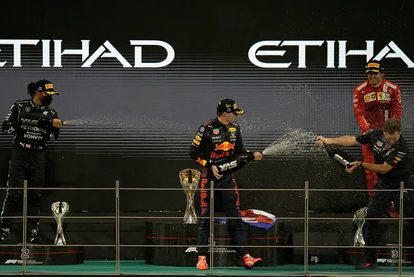 formula-1-2021-sezonu-sampiyonu-verstappen-oldu-1639325405191.jpg Formula 1 2021 sezonu şampiyonu Verstappen oldu - 1