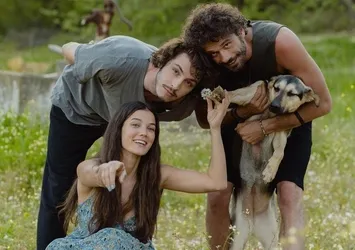 Pınar Deniz ile Yiğit Kirazcı aşkı belgelendi! Tatilde yakalandılar