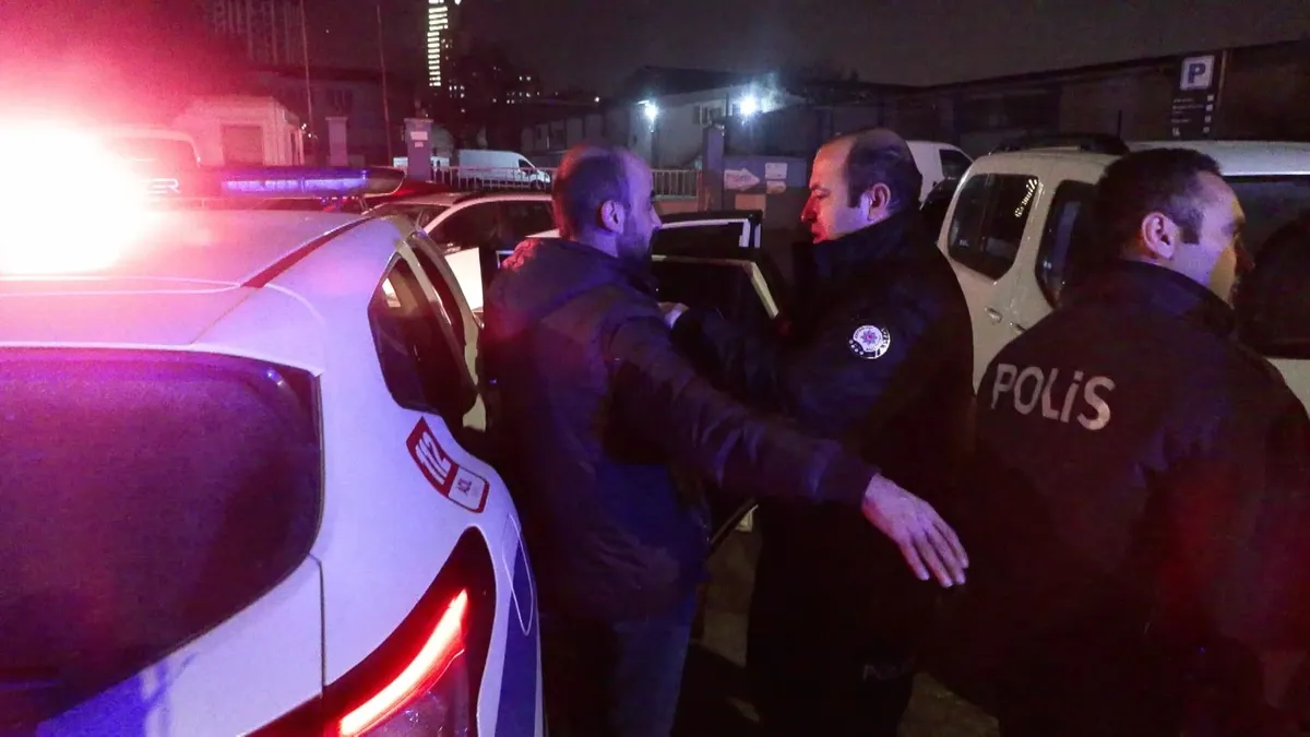 Kartal'da 'Huzur İstanbul' denetimi: 2 şüpheliye bıçak cezası