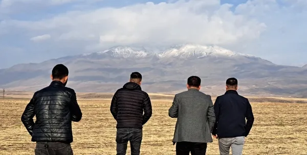 bitlise-kis-erken-geldi-suphan-dagi-beyaza-boyandi-1665901729409.jpg Bitlis’e kış erken geldi! Süphan Dağı beyaza boyandı - 2