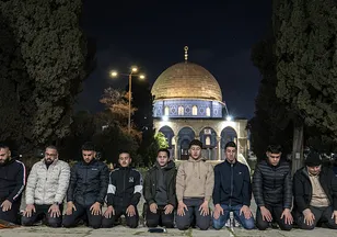 Mescid-i Aksa 41 gün sonra ibadete açıldı