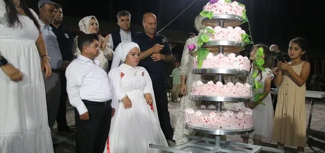 Hatay’da akondroplazili çift 21 yıl sonra evlenme hayalini gerçekleştirdi