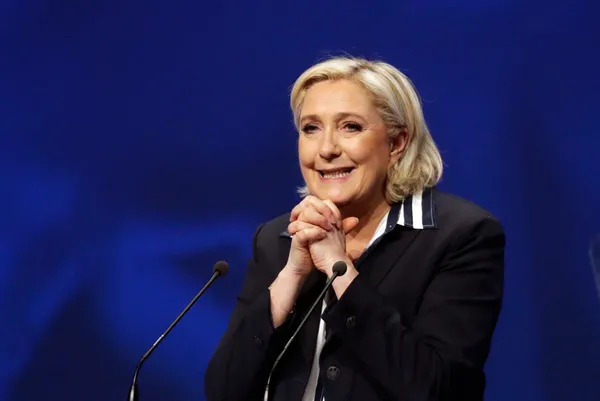 Fransa'da hedef başörtüsü! Marine Le Pen'den hadsiz sözler: Yasaklayacağım - 3