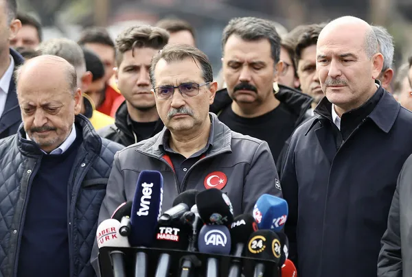 bartindaki-maden-faciasinda-aciklama-yapan-bakan-donmez-gozyaslarini-tutamadi-3-hafta-once-helallestik-ama-1665827071649.jpg Bartın’daki maden faciasında açıklama yapan Bakan Dönmez gözyaşlarını tutamadı! "3 hafta önce helalleştik ama..." - 3