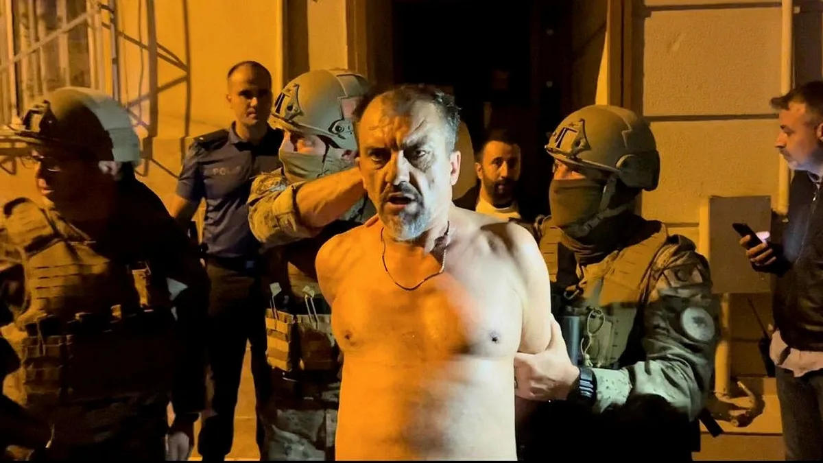 Eski boksör mahalleyi ayağa kaldırdı! Polise silah çekip direndi