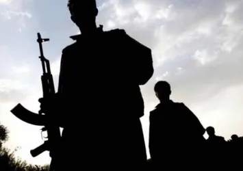 PKK'lı teröristlerin Türk bayraklı tişörtlerle yeni planı