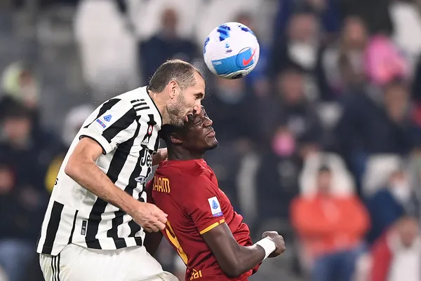 juventus-evinde-romayi-devirdi-siyah-beyazlilar-yedinci-siraya-yukseldi-1634507438183.jpg Juventus evinde Roma'yı devirdi: Siyah beyazlılar yedinci sıraya yükseldi - 1