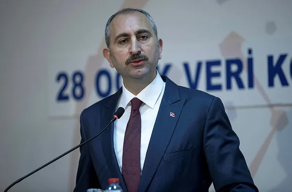 Son dakika: Adalet Bakanı Gül’den anayasa mesajı! Darbe anayasalarının tortularını ortadan kaldıracağız