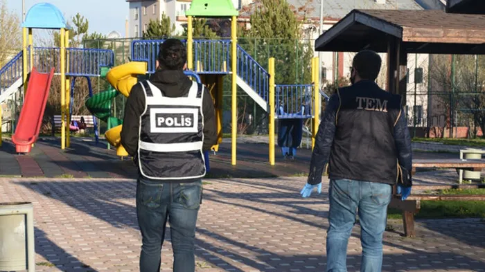 Son dakika: 31 ilde gece yarısı başladı! Yasak öncesi 6 bin 434 kişiye ceza kesildi - 1