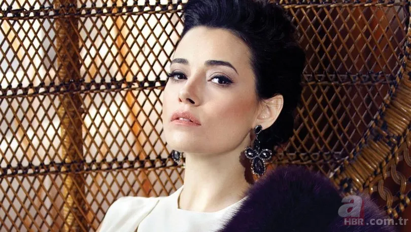 Özgü Namal'ın yıllar önce rol aldığı dizi herkesi şaşırtıyor! İşte o fotoğraf... 1