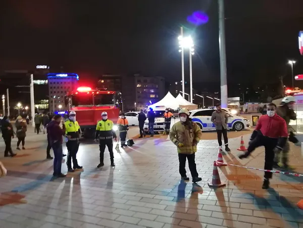 son-dakika-taksim-metro-istasyonu-intihar-girisimi-nedeniyle-kapatildi-1606321160887.jpg Son dakika: Taksim Metro İstasyonu intihar girişimi nedeniyle kapatıldı! - 1