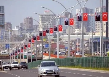 HDP, Diyarbakır'da Türk bayraklarını kaldırttı