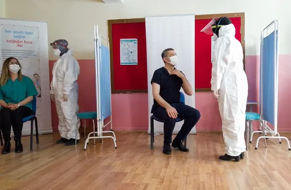 Son dakika: Öğretmenlere aşılama başladı! İlk aşı Milli Eğitim Bakanı Ziya Selçuk’a