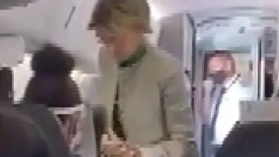 Maske takmadı uçaktan atıldı