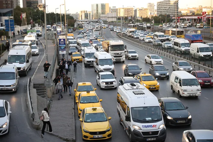 Son dakika: İstanbulluların sabah çilesi! Trafik yine kilit - 4