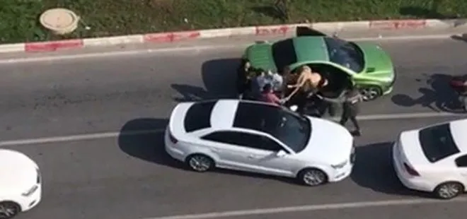 Mersin’de trafikte tartıştığı 3 kadını sopayla döven şahıs kamerada!