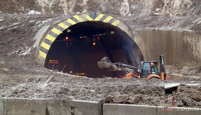 Bolu Dağı Tüneli yeniden trafiğe açıldı! Heyelan böyle temizlendi