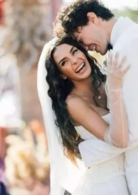 Ebru Şahin sıfır makyaj yakalanınca eli ayağına dolandı! 2 saat cilt bakımı yaptıran Ebru Şahin aracına binmek isterken akla karayı seçti 1