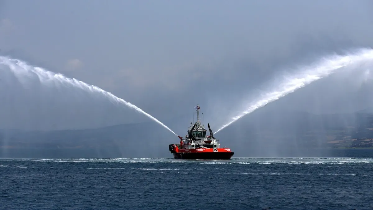 İstanbul Boğazı'nda arızalanan gemi kurtarıldı