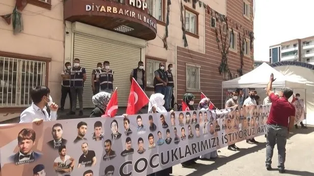 Diyarbakır’da HDP kepenk kapattı! Aileler pankartlı tepki gösterdi