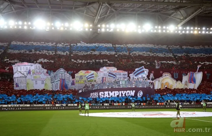 Trabzonspor’dan Beşiktaş derbisinde şampiyonluk koreografisi