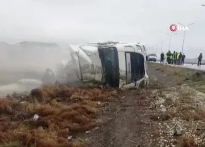 Konya’da asit tankeri devrildi