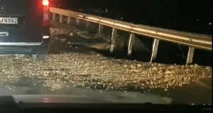 Bodrum’da isale hattı patladı: Yol çöktü