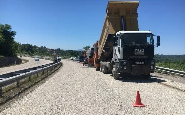Bartın’da tankerin altında kalan karayolları işçisinin ayakları koptu - 2