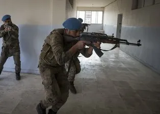 Polislere ileri atış teknikleri gösterildi