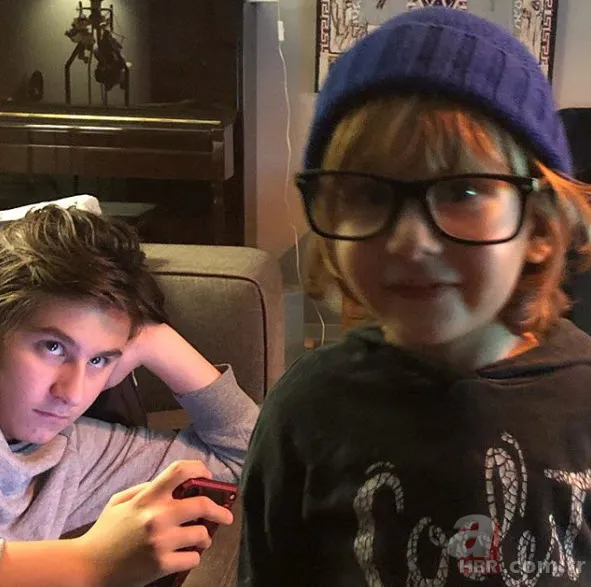 Arka Sokaklar dizisinin Hüsnü Çoban'ı Özgür Ozan çocuklarıyla hayrete düşürdü 17