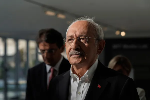 chp-lideri-kemal-kilicdaroglu-fetocu-serif-ali-tekalan-ile-okulda-mi-gorustu-kilicdaroglunun-abddeki-kayip-8-s-1665721060472.jpg CHP Lideri Kemal Kılıçdaroğlu FETÖ'cü Şerif Ali Tekalan ile okulda mı görüştü? Kılıçdaroğlu'nun ABD'deki kayıp 8 saati... - 7