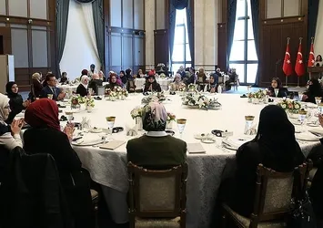 Emine Erdoğan, Suriyeli kadınları kabul etti