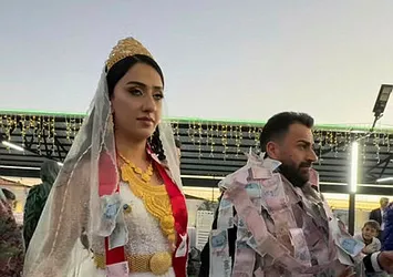 Van'da aşiret düğünü! Geline 4 kilo altın takıldı
