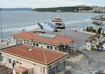 Feribot seferlerine fırtına engeli