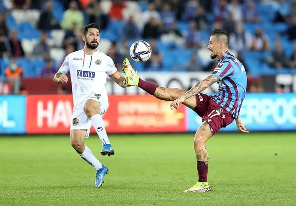 1634467918991.jpeg Trabzonspor'a kötü haber! Hamsik Fenerbahçe maçının kadrosuna alınmadı - 1