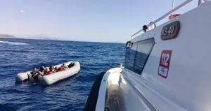 İzmir açıklarında 60 düzensiz göçmen kurtarıldı