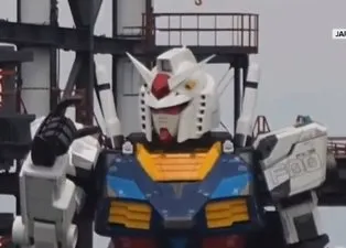 Bilim kurgu filmi değil! Japonya'nın dev robotu ilk adımı attı