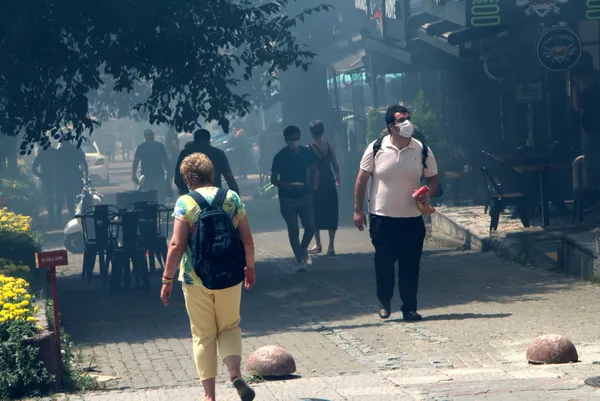 1625223033567.jpg İstanbul'da yangın paniği! Dumanlar sokağı kapladı - 1