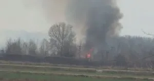 Göçmenlerin akın ettiği ülkenin sınırında esrarengiz yangın
