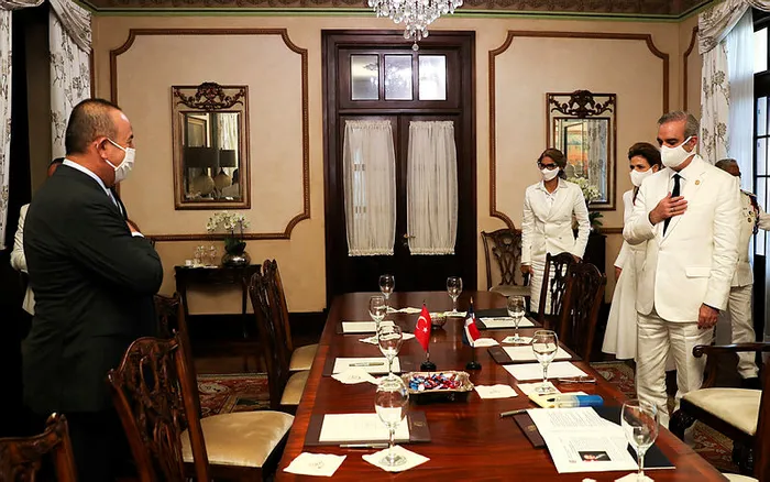 Bakan Çavuşoğlu, Dominik Cumhurbaşkanı Abinader Corona ile görüştü