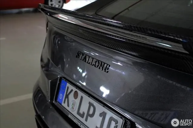 Lukas Podolski’nin süper otomobili otoparkta görüntülendi!