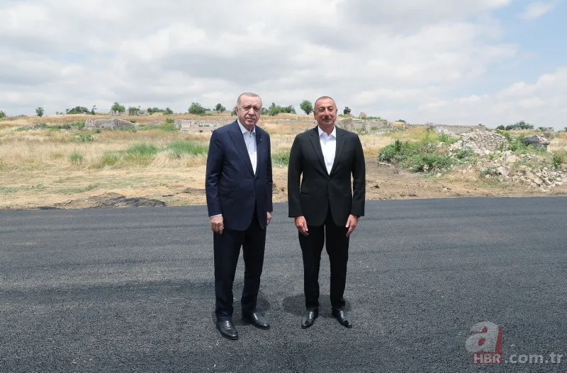 Başkan Erdoğan'dan Şuşa'ya tarihi ziyaret! Türkiye ve Azerbaycan imzaları attı 15