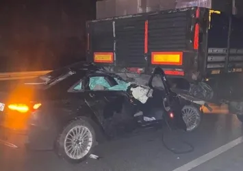 Burdur'da yağış faciaya neden oldu! Araç tırın altında ezildi