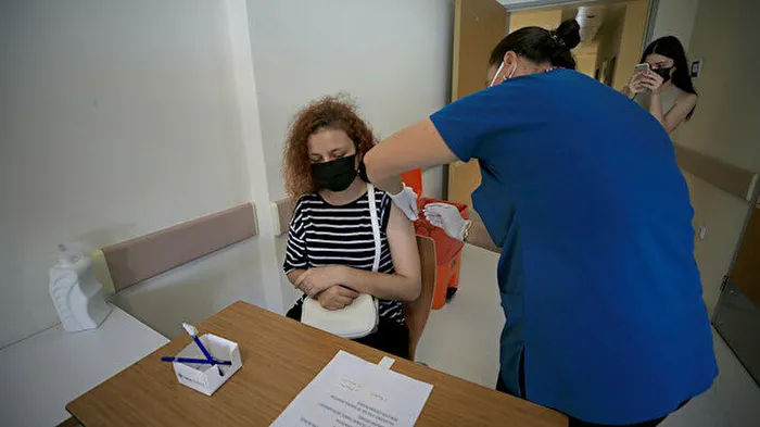 Son dakika: Sağlık Bakanlığı tarafından uygulanan toplam aşı sayısı 110 milyon dozu aştı